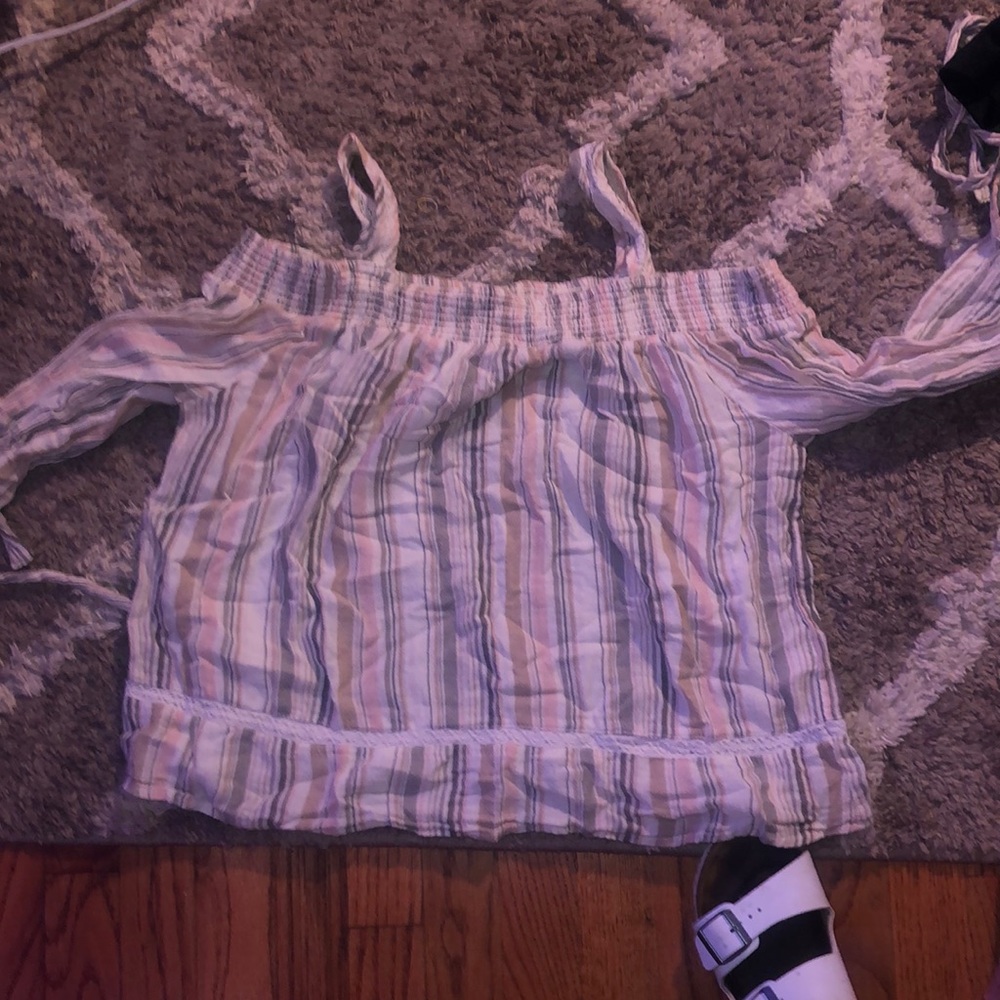 shoulder shirt